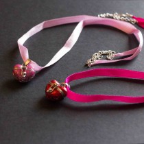 Colliers roses et pendentif coeur