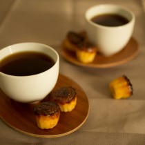 Mini-canelés accompagnant thé ou café